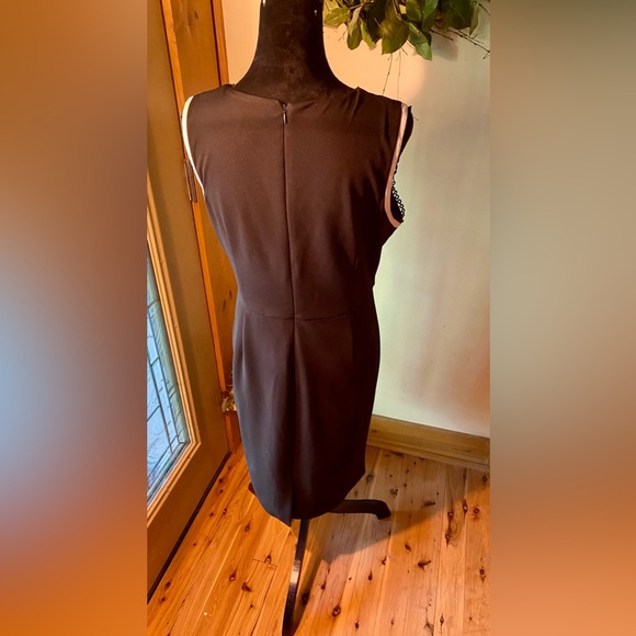 🔥JM Studio by John Meyer Black and White V-neck Dress Sleeveless🔥 - Picture 2 of 12